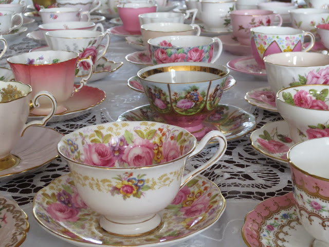Karen's Cottage and Castle: Plenty of Pretty Pink Teacups
